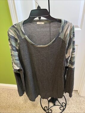 NWOT E. Luna 3x Charcoal Waffle Knit Long Sleeve Tee with Camo Shoulders